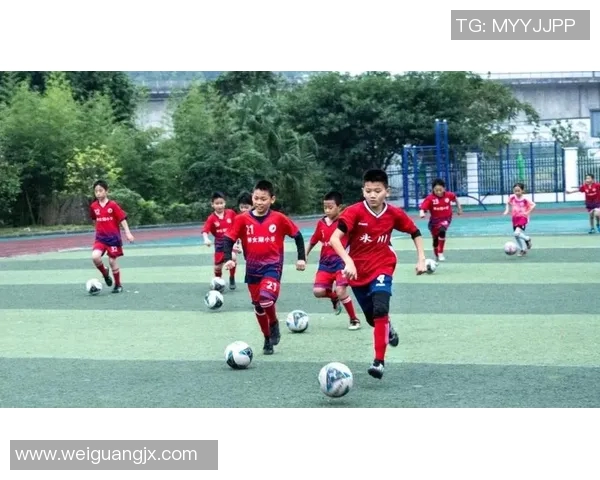 重庆足球队在足球速度排行榜中荣登第六名展现出强劲实力与潜力 重庆足球队在足球速度排行榜中荣登第六名展现出强劲实力与潜力